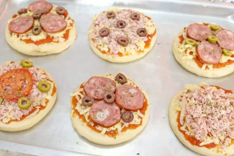 Receita de massa para mini pizza que fica perfeita e não res