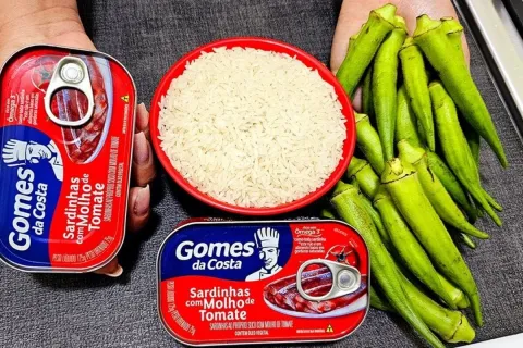 Receita de sardinha com arroz e quiabo bem temperada, um pra