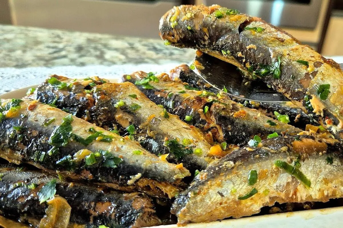 Receita de sardinha incrível feita com um tempero especial n