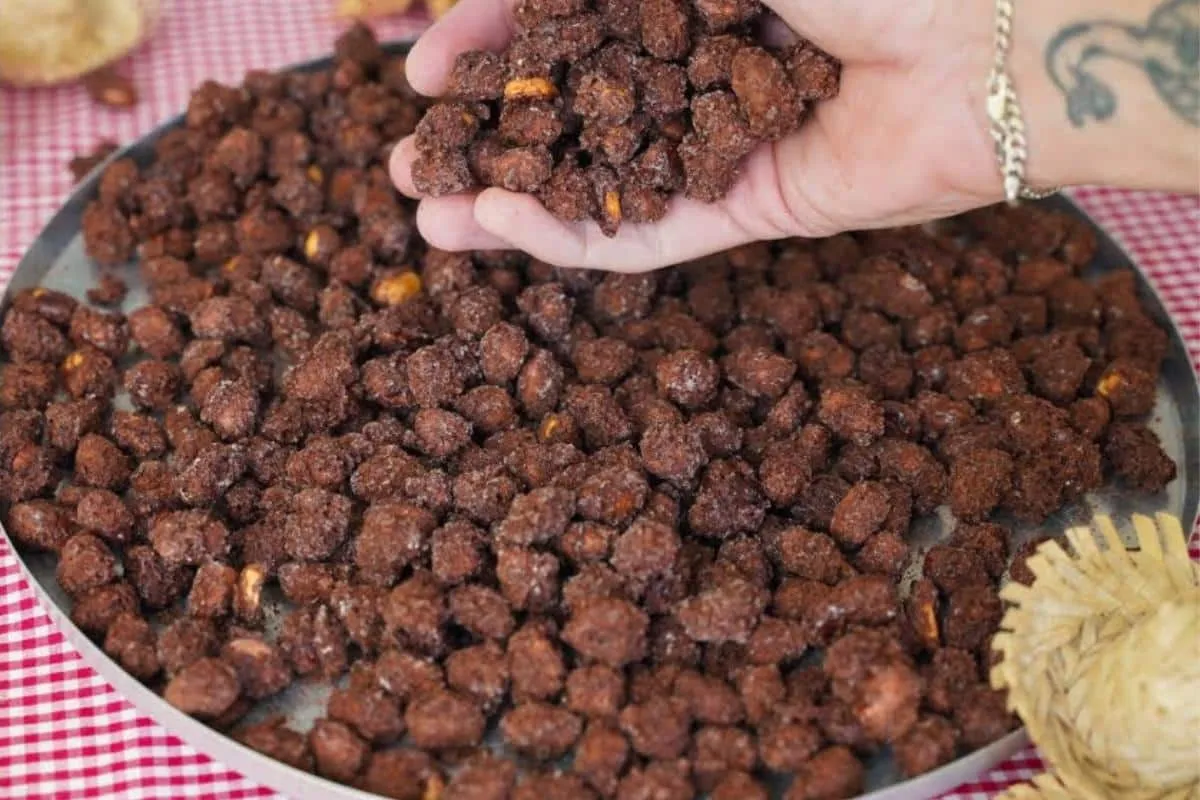 Receita fácil de amendoim doce para festa junina crocante e