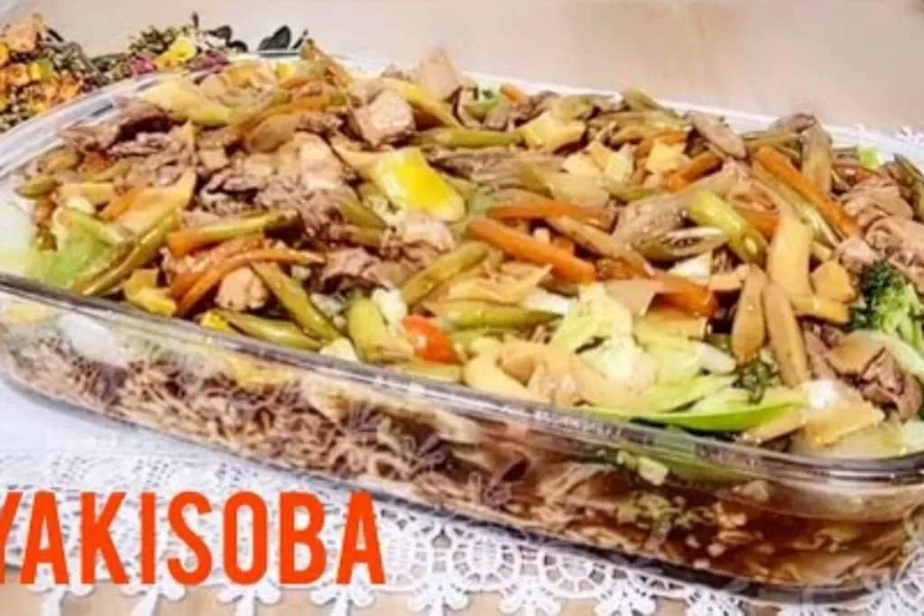 Receita fácil de yakisoba para servir um jantar prático e di