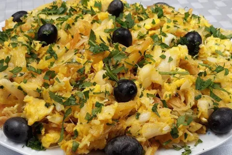 Receita tradicional para sexta-feira santa: bacalhau à Brás 