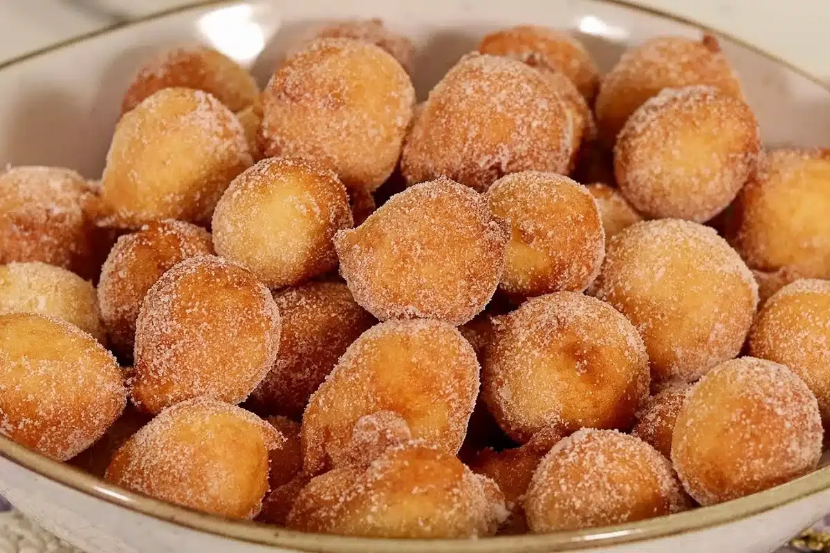 Receitinha de vó para fazer bolinho de chuva sem leite para