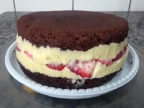 Recheio de Chocolate Branco com Morangos