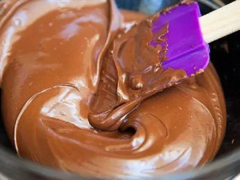 Recheio de Chocolate Consistente com 2 Ingredientes