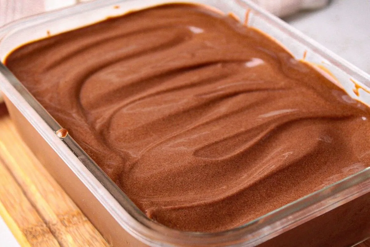 Recheio de chocolate fácil para você preparar bolos e doces