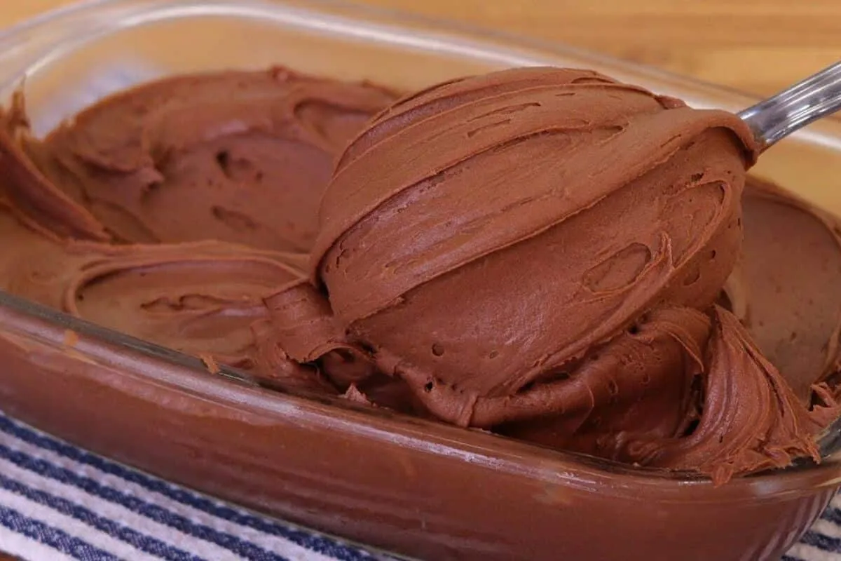 Recheio de chocolate para bolo que não vai ao fogo: fácil, c
