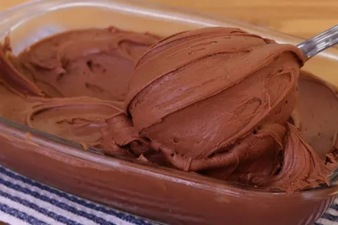 Recheio de chocolate para bolo que não vai ao fogo: fácil, c