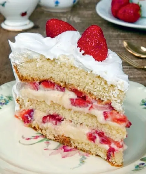 Recheio Para Bolo de Aniversário de Nata com Morangos