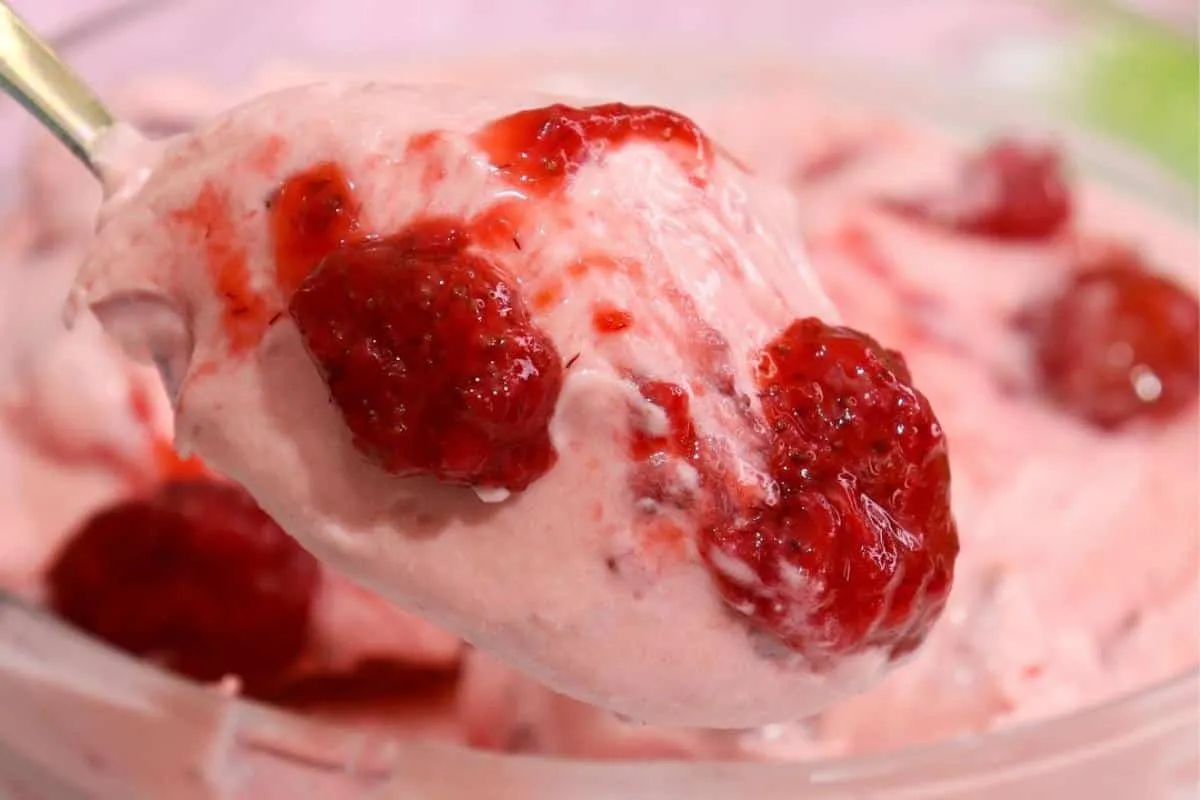 Recheio trufado de morango na consistência certa para bolos
