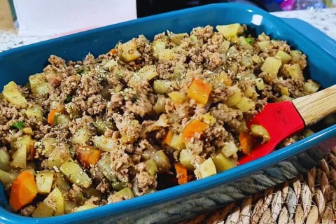 Refogado de carne moída com chuchu, simples e delicioso, par