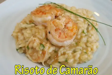 Risoto de camarão pronto em 30 minutos para você servir um j