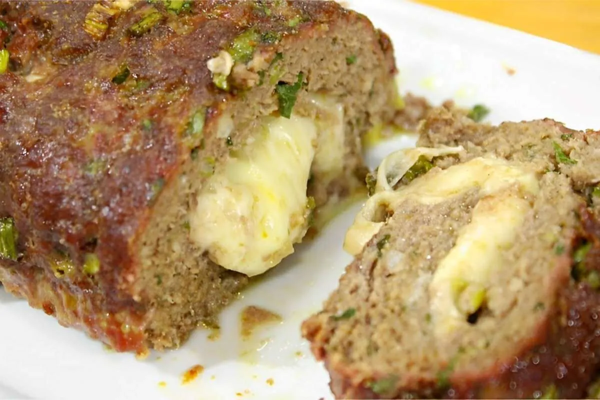 Rocambole de carne recheado: prático e perfeito para qualque