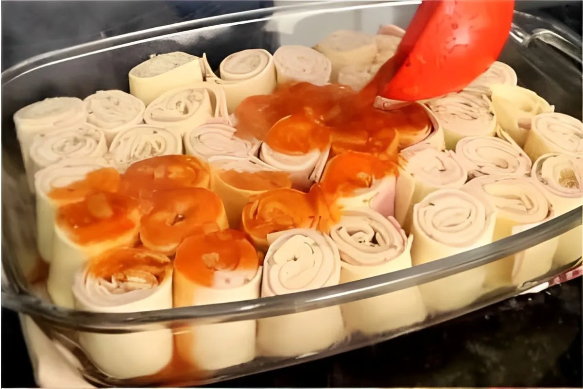 Rondelli de presunto e queijo feito com massa de lasanha fre