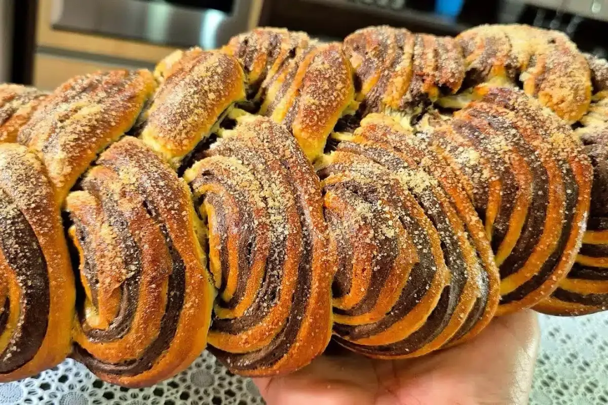 Rosca caseira muito bonita, fofinha e gostosa, um pão trança
