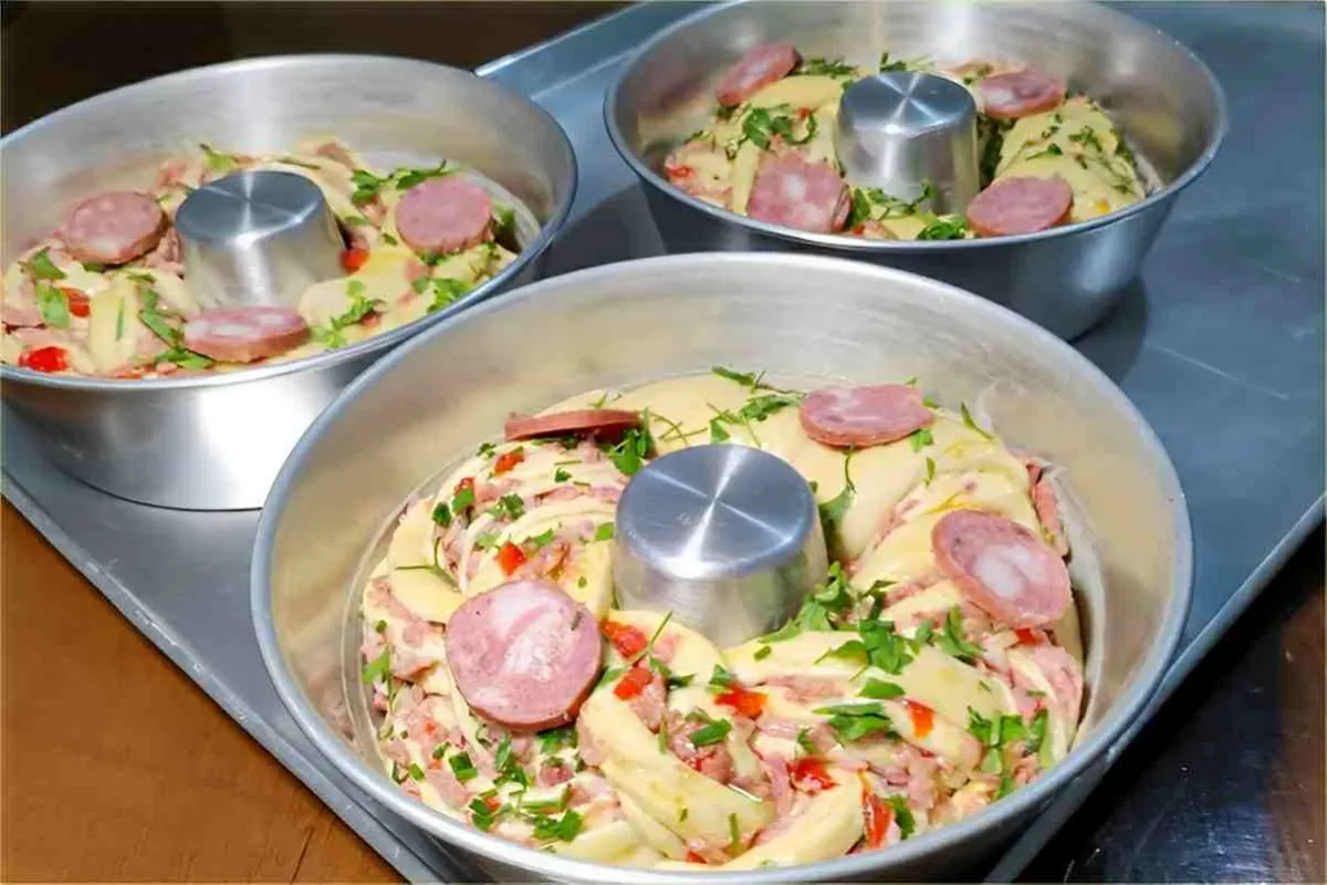 Rosca salgada recheada simples e deliciosa para servir no la