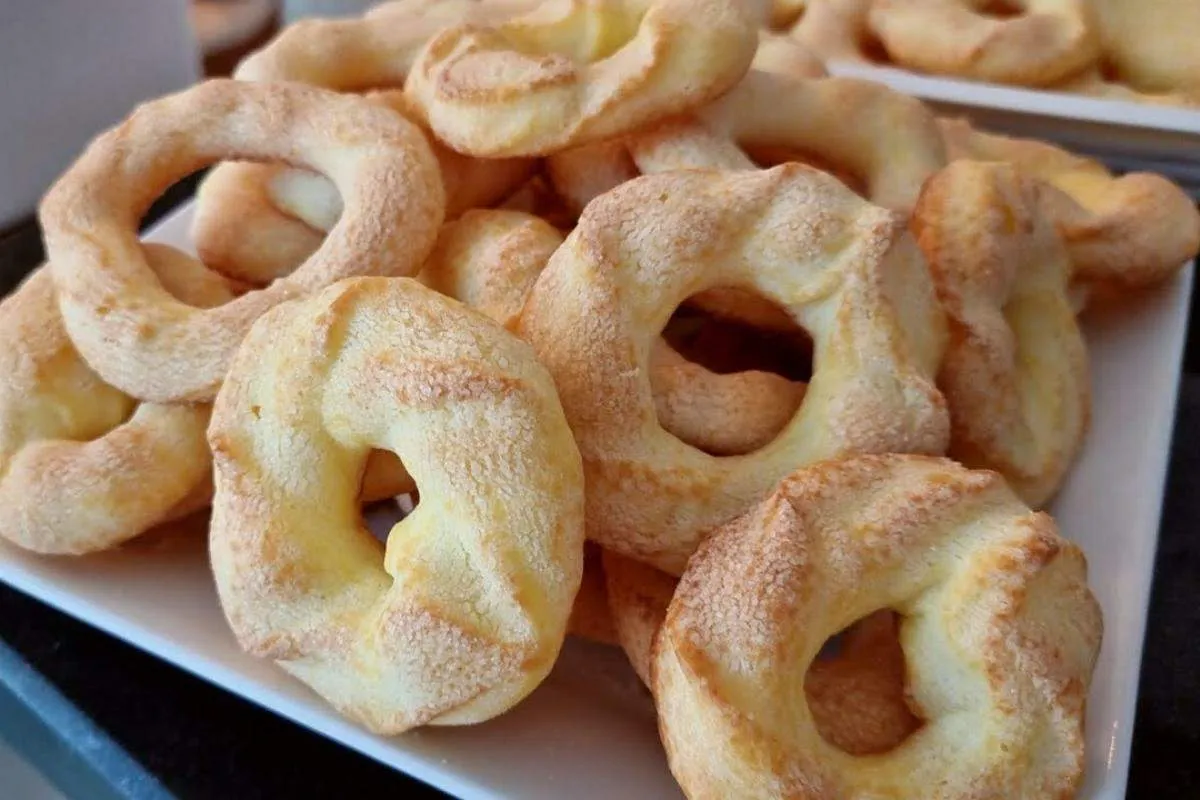 Rosquinha doce da vovó para servir no lanche da tarde