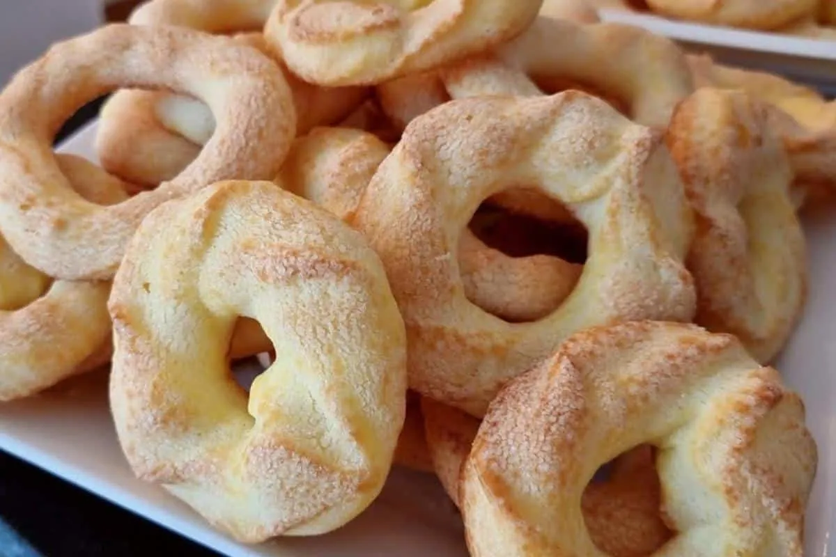 Rosquinha doce de polvilho da vovó para servir no lanche da