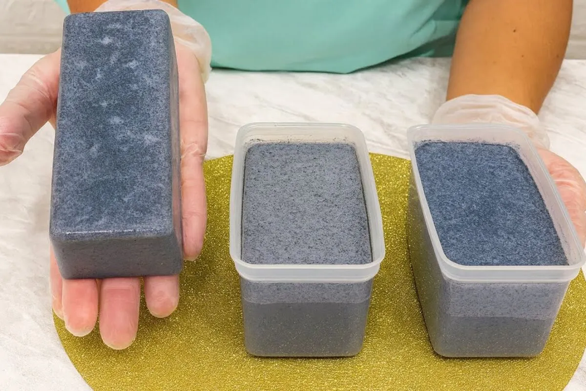 Sabão caseiro econômico feito com uma receita super forte qu