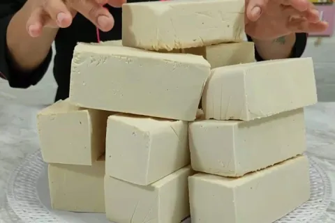 Sabão caseiro em barra que rende muito e é excelente para aj