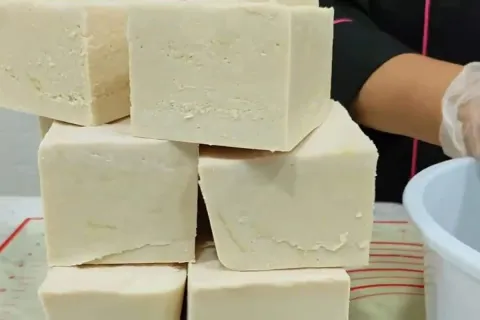 Sabão caseiro em barra: reaproveite óleo usado para fazer ma