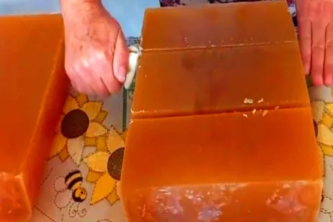 Sabão de álcool caseiro em barra: receita maravilhosa que li