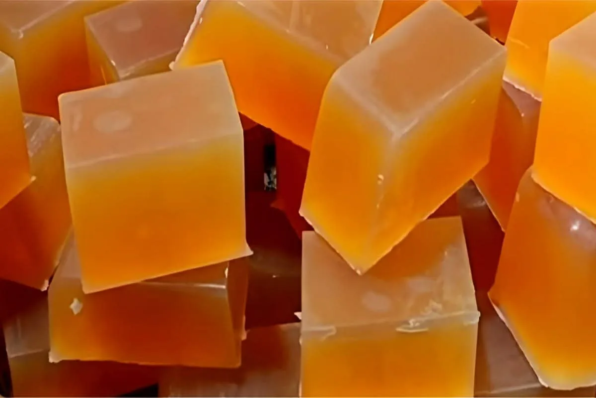 Sabão de álcool pronto em 10 minutos para limpar e desinfeta