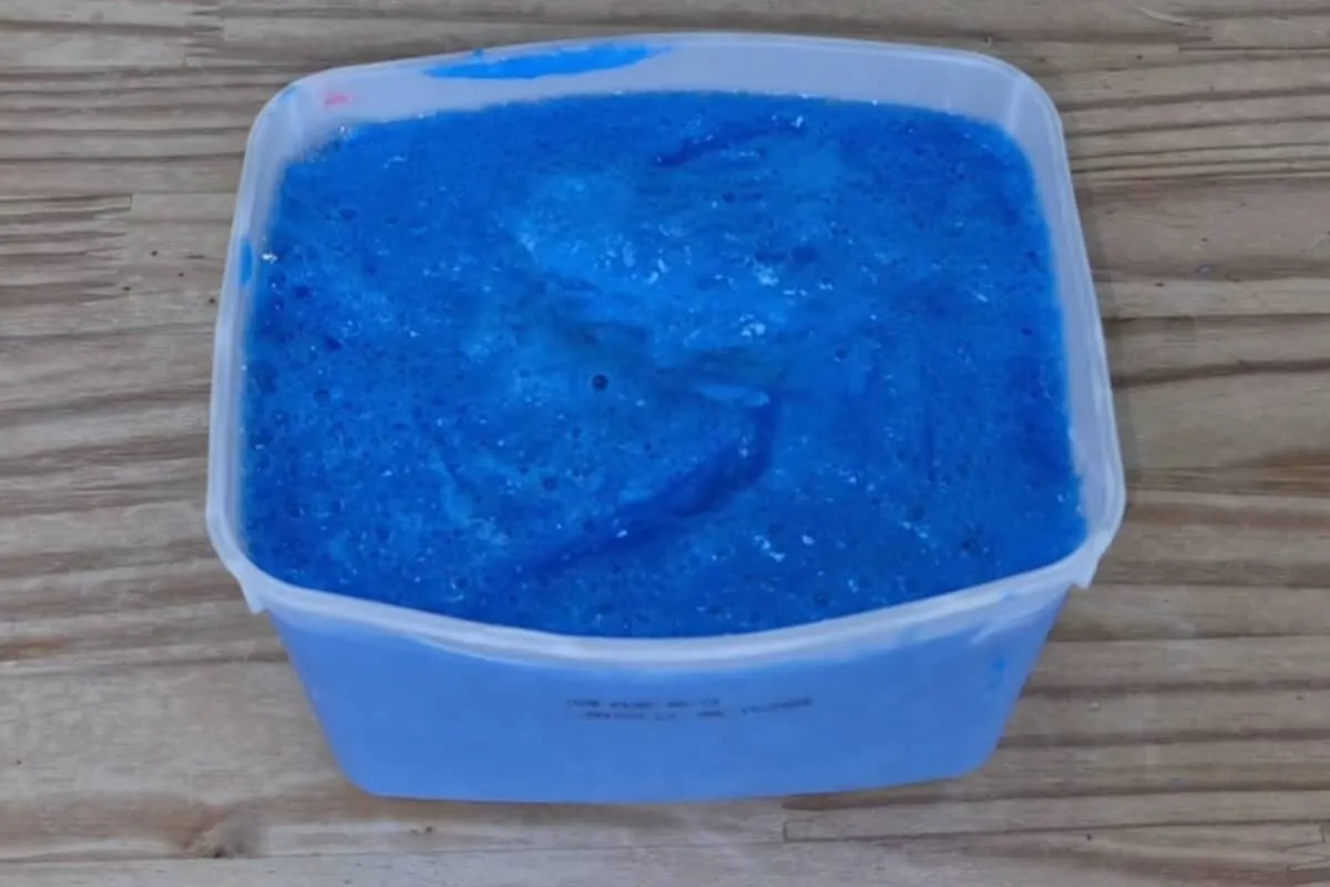 Sabão de brilho caseiro: limpa e dá brilho nas panelas usand