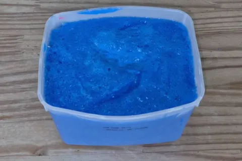 Sabão de brilho caseiro: limpa e dá brilho nas panelas usand