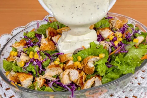 Salada com molho especial fácil e deliciosa, a melhor salada
