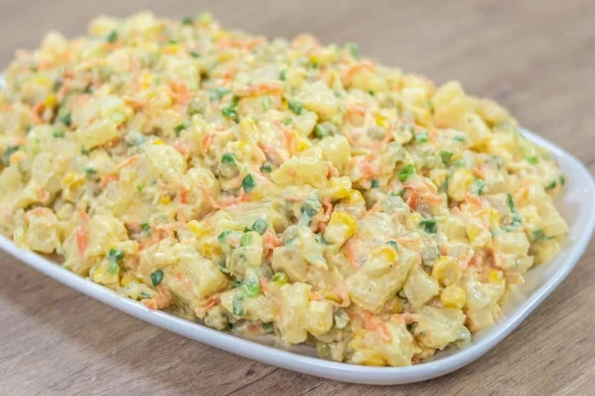Salada de maionese com mandioca incrível, a mandiocanese que