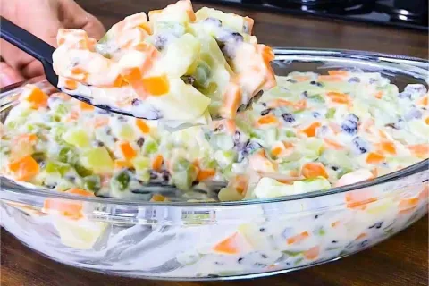 Salada de natal que fica pronto rapidinho e é uma delícia