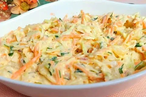 Salada de repolho cremosa fácil e muito saborosa para o seu 