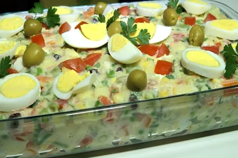 Salada natalina perfeita e deliciosa para completar seu card