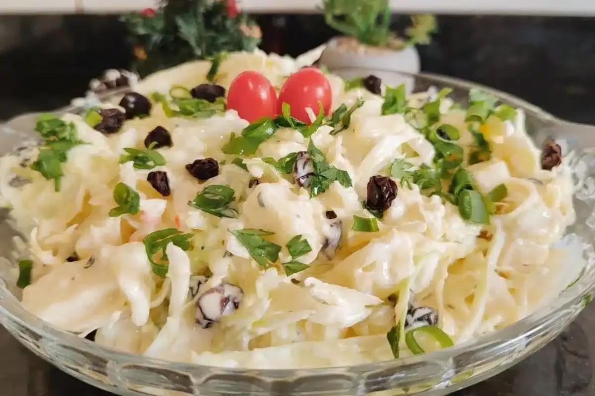 Salada tropical de repolho a mais cremosa e refrescante que