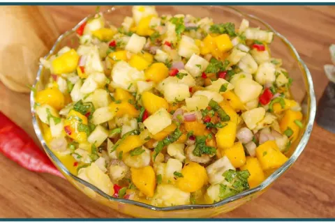 Salada tropical, uma opção de acompanhamento refrescante com