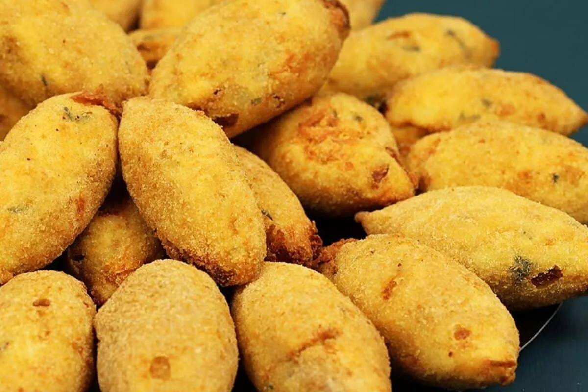 Salgado sem trigo estilo bolinho de batata, para você servir