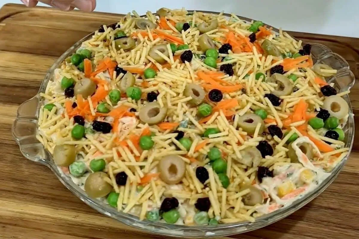 Salpicão de frango bem cremoso e tradicional, para acompanha