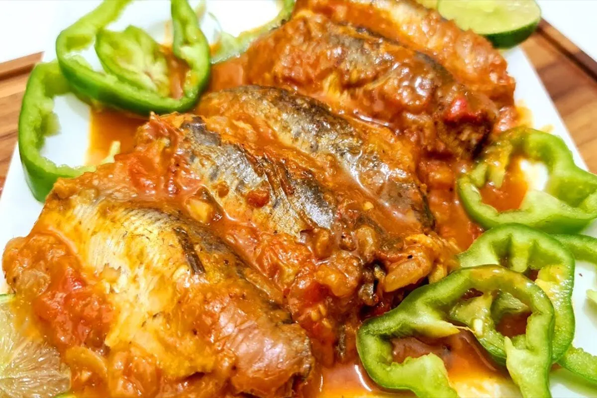 Sardinha ao molho, feita com praticidade na panela de pressã