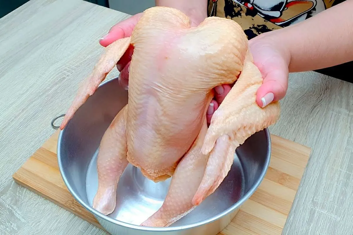 Segredo para fazer frango no forno e deixá-lo muito suculent