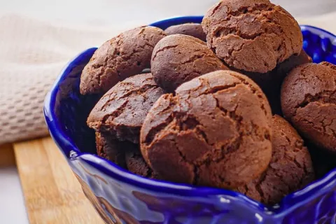 Sequilho de chocolate que desmancha na boca e é simples de f