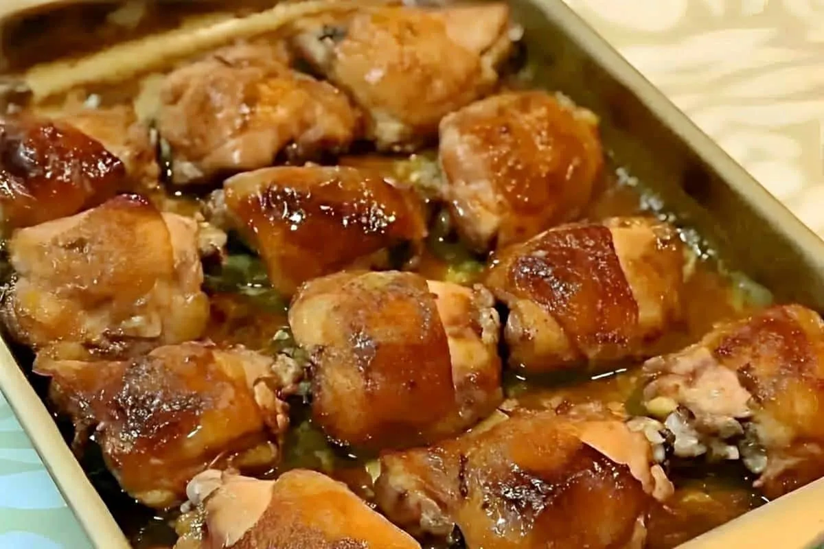 Sobrecoxa de frango assada com tempero da fazenda muito fáci