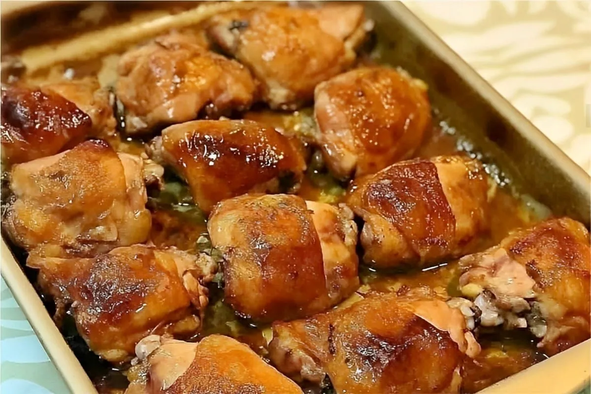 Sobrecoxa de frango assada que aprendi com a vovó usando tem