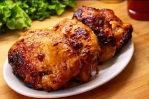 Sobrecoxa na air fryer bem douradinha por fora e no ponto po