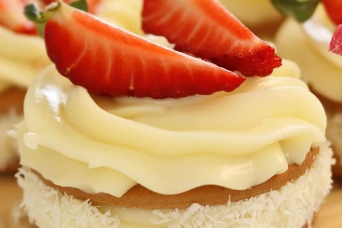 Sobremesa beijo nevado de 4 leites super cremosa, delicada e