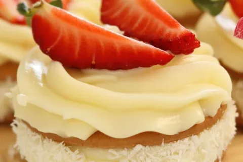 Sobremesa beijo nevado de 4 leites super cremosa, delicada e