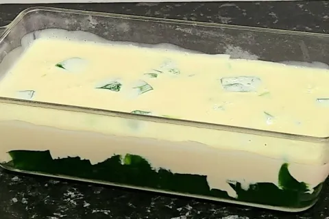 Sobremesa cremosa de limão, que é econômica, rápida, refresc