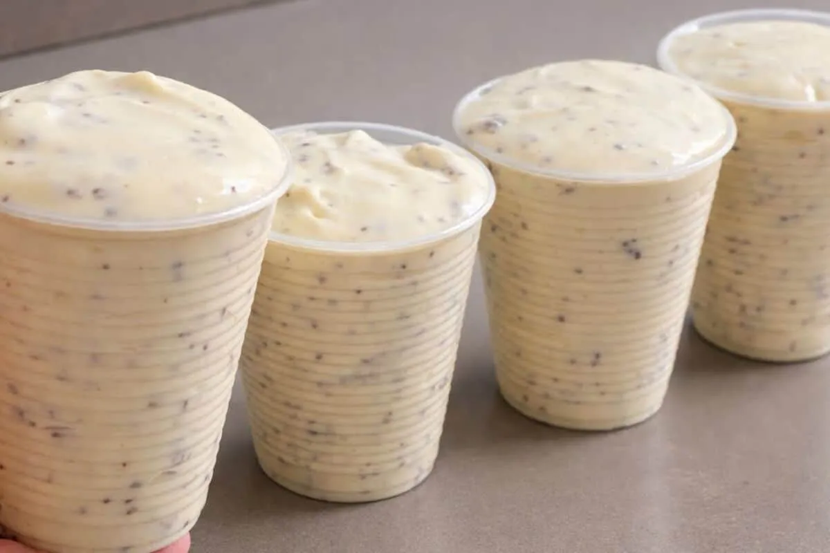 Sobremesa cremosão de limão, um doce delicioso e refrescante