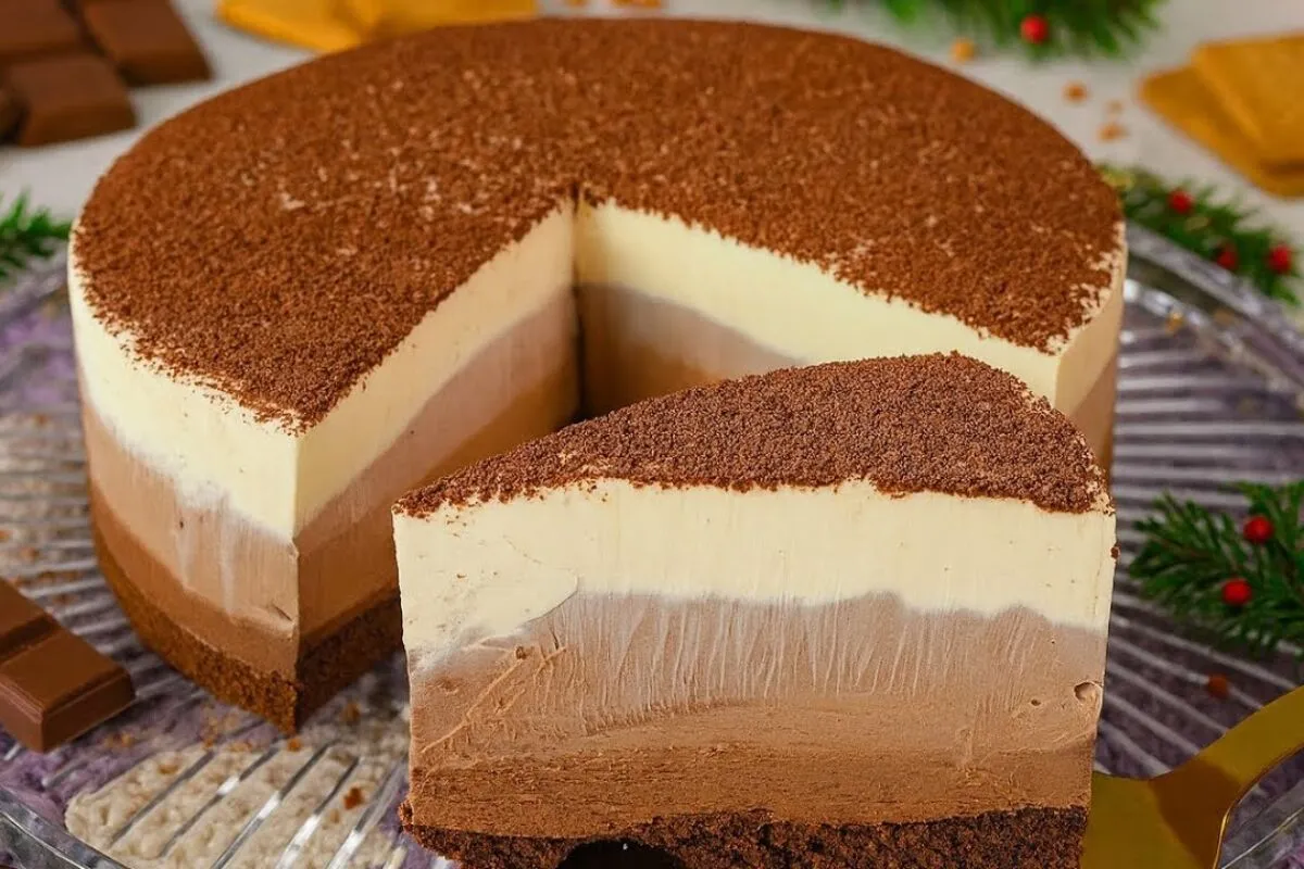 Sobremesa de chocolate estilo torta de três chocolates, para
