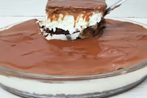 Sobremesa de coco com chocolate bem cremosa e gostosa, que v